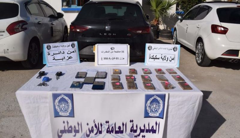 توقيف شخصين وحجز 15 صفيحة مخدرات في سكيكدة