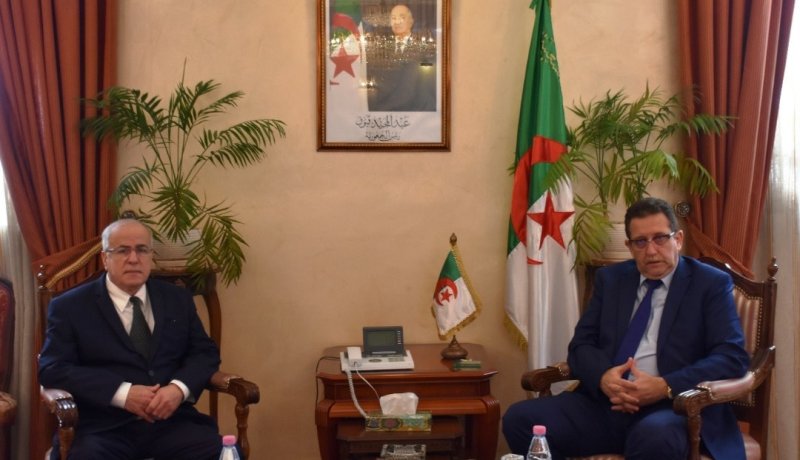 وزير الفلاحة يستمع لإنشغالات أعضاء لجنة قرية “آث أرقان”