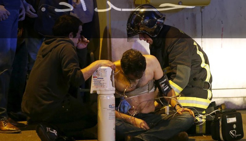 هولاند يعلن حداد لـ 3 أيام في فرنسا بعد اعتداءات باريس