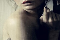 بطالون يعاكسون الفتيات أينما يكونون