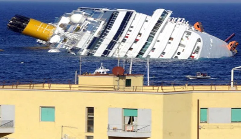 ارتفاع حصيلة غرق الباخرة الايطالية الى 11 قتيلا