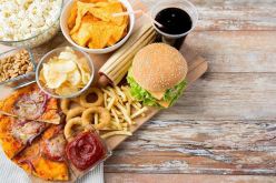 حذاري.. 10 أطعمة تقتلك ببطئ