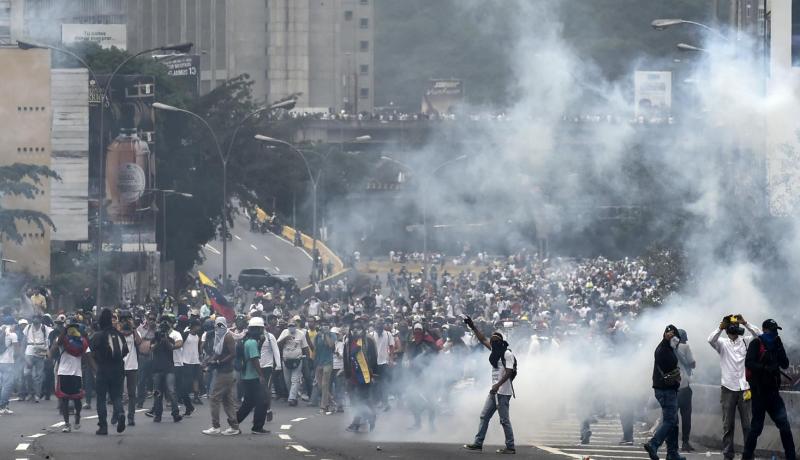 إرتفاع قتلى أعمال العنف في فنزويلا إلى 43 شخصا