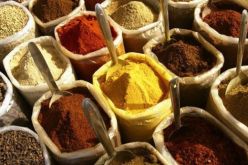 إحباط محاولة لإغراق السوق الجزائرية ب190 قنطار من التوابل الفاسدة بميناء الغزوات