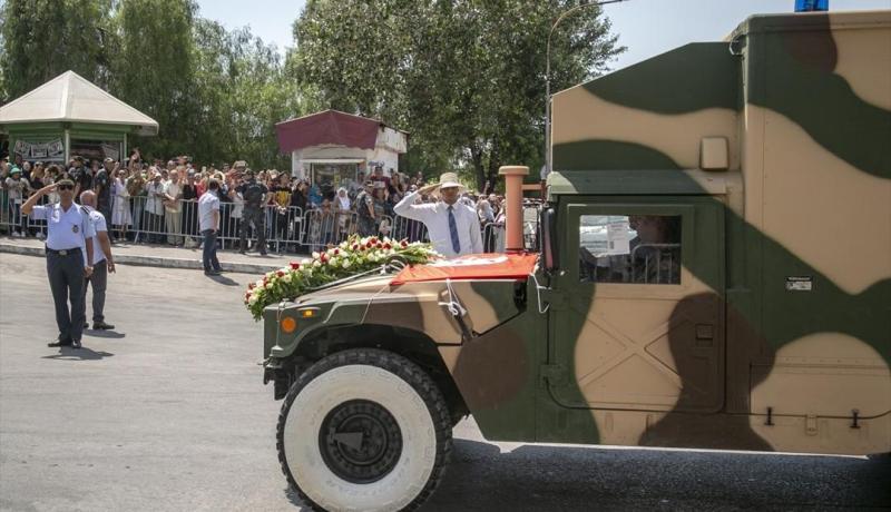 موكب الرئيس التونسي الراحل السبسي يصل إلى قصر قرطاج