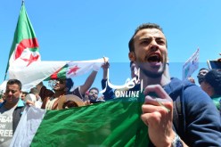 الطلبة يحتجون أمام البرلمان في الثلاثاء الثاني من رمضان