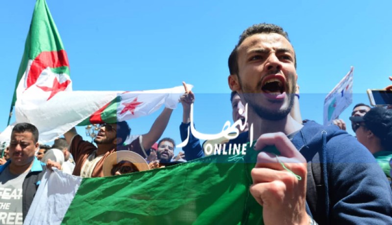 الطلبة يحتجون أمام البرلمان في الثلاثاء الثاني من رمضان