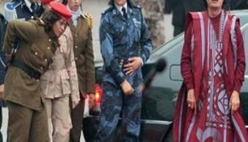 القاء القبض على حارسة القذافي الشخصية من قبل ثوار طرابلس الليبية