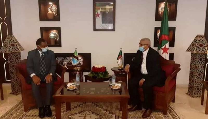 وزير السياحة يبحث ترقية علاقات التعاون مع سفير تنزانيا