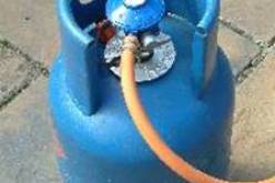 وفاة شرطي و جرح مدير مركز للتكوين المهني إثر انفجار قارورة غاز في سكيكدة