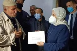 والي تيبازة تزور عائلتي الضحيتين المتوفيين إثر حرائق غابات ڨوراية
