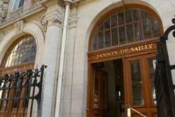 الاعتداء على ثلاث ثانويين اثنين منهم من أصل مغاربي بباريس