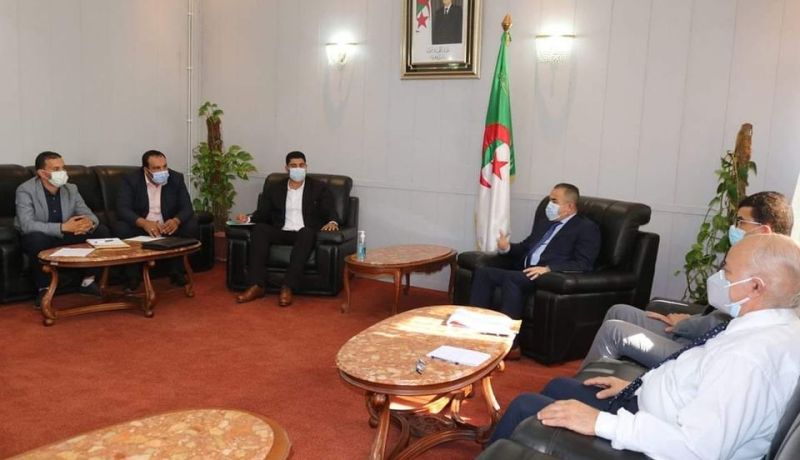 وزير الموارد المائية يلتقي مع الأمين العام للفدرالية الوطنية للمقاولين الشباب
