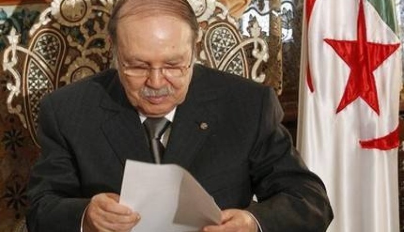 رئيس الجمهورية عبد العزيز بوتفليقة يوجه رسالة بمناسبة إحياء يوم العلم