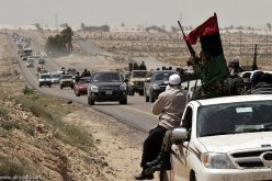 هجوم لمقاتلين ليبيين سابقين على مقر الحكومة الانتقالية احتجاجا على تعليق المخصصات