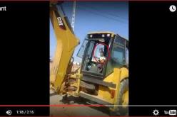 بالفيديو.. شاهد طفل يقوم بعل خطير  باستخدام الجرافة