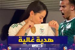 بن العمري يهدي قميص الخضر لزوجة زميله في ليون “ماكسويل”