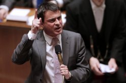 فالس يتعهد بإمكانية اسقاط الجنسية عن الفرنسيين الذين يثبت تهديدهم للأمن القومي