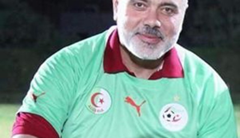 هنيـة يناصـر الفـريق الجزائـري