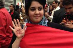 مئات المصريين يتظاهرون أمام سفارة مصر في لندن للمطالبة برحيل مرسي