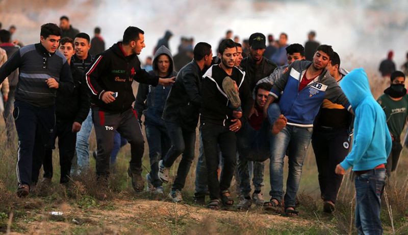 الإحتلال الصهيوني يتعمّد “القنص المباشر” للفلسطينيين