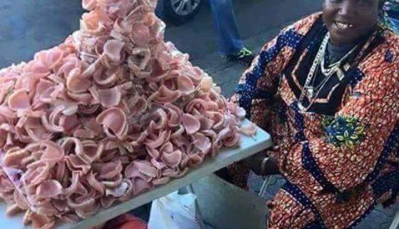 تعرف على أغرب ما يمكن بيعه على قارعة الطريق بإفريقيا