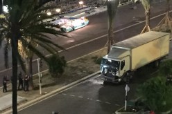 بالصور.. قتلى وجرح العشرات جراء اقتحام شاحنة حشدا في نيس الفرنسية