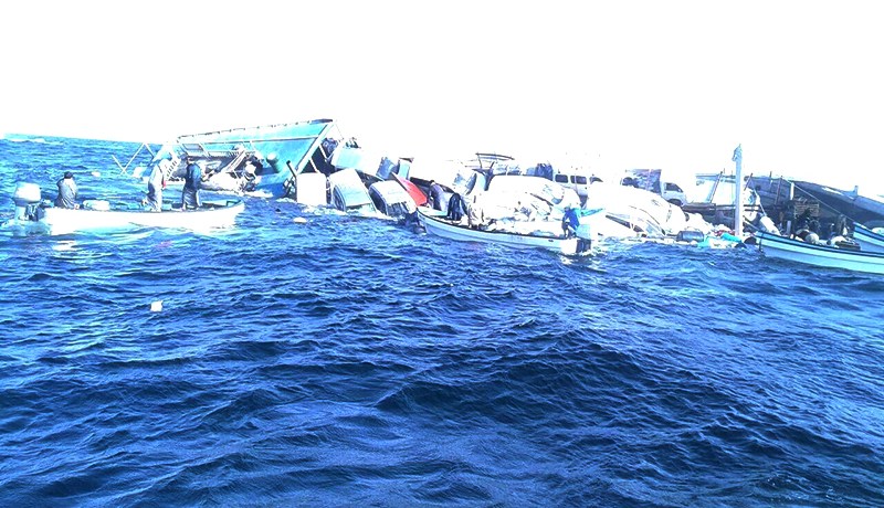 الميليشيات الحوثية تستهدف باخرة لنقل المساعدات الطبية والإغاثية بعدن