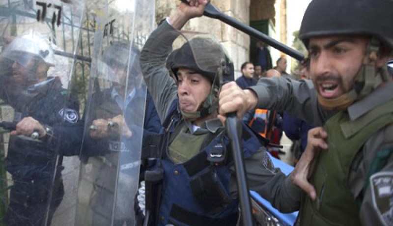 اصابة 22 فلسطينيا في مواجهات مع قوات الاحتلال