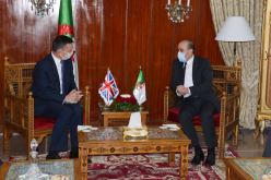 السفير البريطاني يُؤدي زيارة وداع لوزير الداخلية