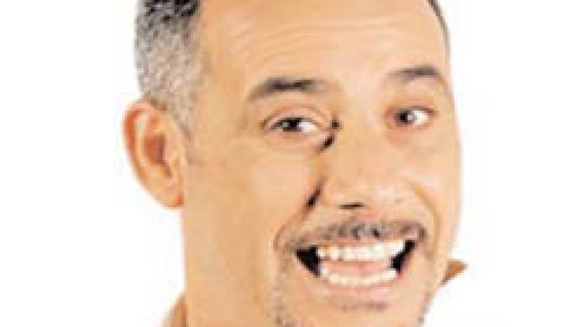 محبّو الشاب خالد‮ ‬يطردون عبد القادر السيكتور من المنصة في‮ ‬وهران ‮ ‬