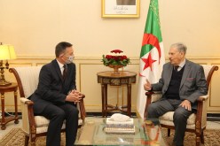 السفير البريطاني يُؤدي زيارة وداع لقوجيل