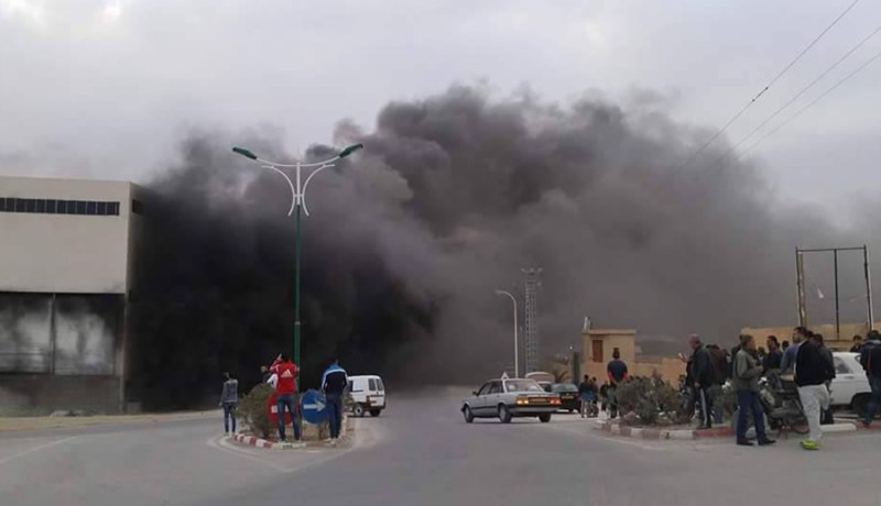 حريق مهول يلتهم مستودع مصنع مشروبات نقاوس بباتنة