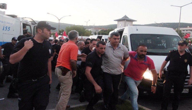 تركيا تعزل 8 آلاف شرطي على خلفية الانقلاب الفاشل