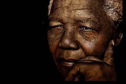 الجزائر تقرر تنكيس العلم الوطني لمدة 8 أيام اثر وفاة زهرة ربيع السوداء نيلسون منديلا