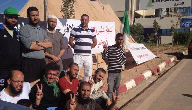 نكاز يدعو عمال مصنع الإسمنت بمعسكر الى وقف اضرابهم عن الطعام