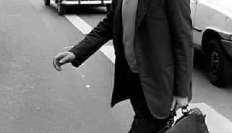 ذكريات هولاند في شوارع الجزائر