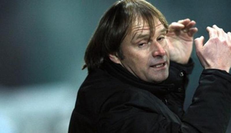 اجتماع مجلس ادارة العميد غدا الاحد لبحث مستقبل المدرب آلان غيغر