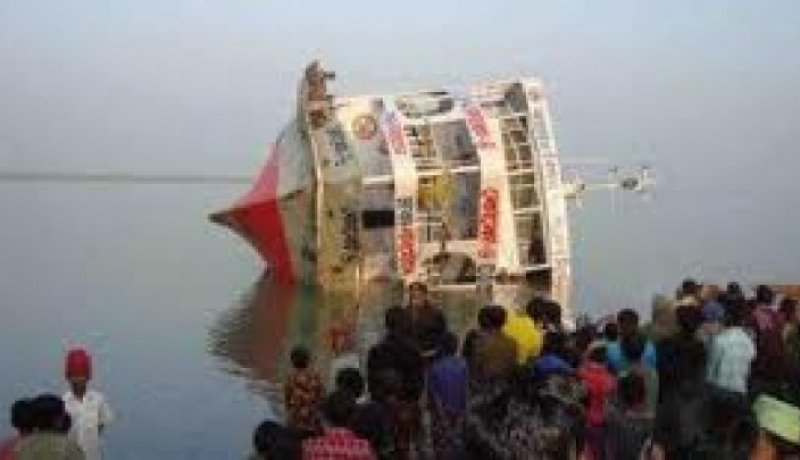 11 قتيلا  و50 مفقودا إثرغرق عبارة شمال شرق بنغلاديش