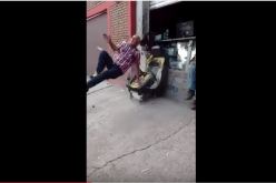 بالفيديو شاهد رد فعل شيخ بعد مزحة ثقيلة رمته على الأرض