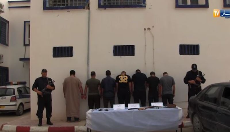 بالفيديو- تفكيك شبكة دولية وإسترجاع سلاحين ناريين في تبسة