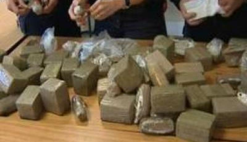 العثور على أكثر من 8 قناطير “كيف” بعد مداهمة حي فوضوي في مغنية