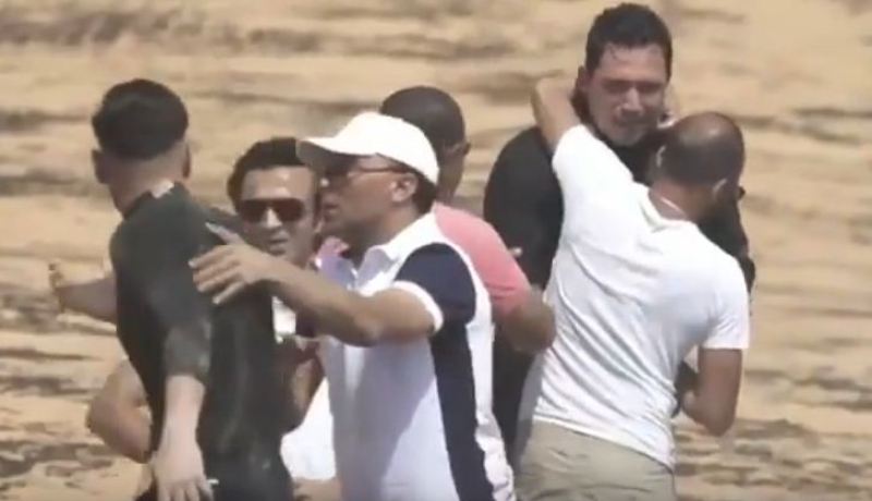 بالفيديو..ظافر العابدين يعتدي على رامز جلال وفريق العمل يتدخل لإنقاذه