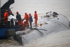 مصرع 12 شخصا جراء انقلاب سفينة في تنزانيا