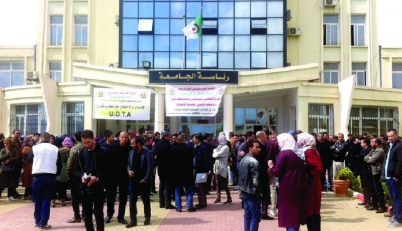 الإعتداء على طالب جامعي بسكين داخل الحرم الجامعي بالبويرة