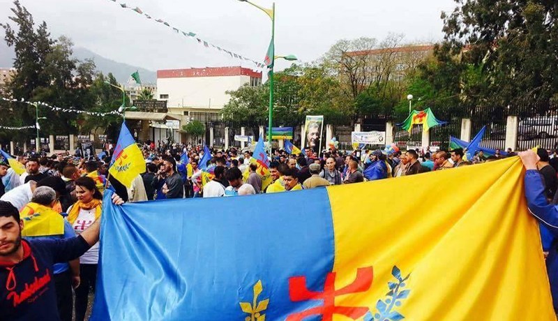مسيرات حاشدة بأربع ولايات تطالب بترسيم الأمازيغية