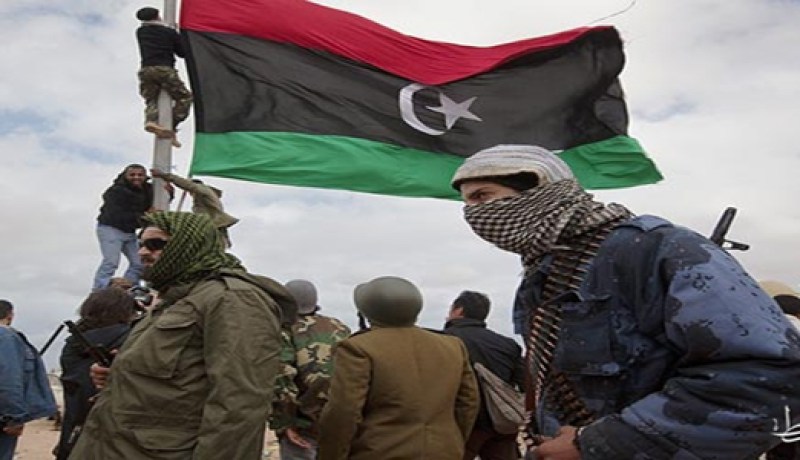 موالون للقذافي يحاصرون قاعدة للثوار في بني الوليد