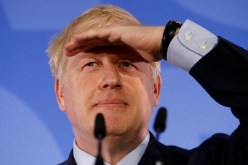 حالة بوريس جونسون تتحسن وأصبح بإمكانه الجلوس