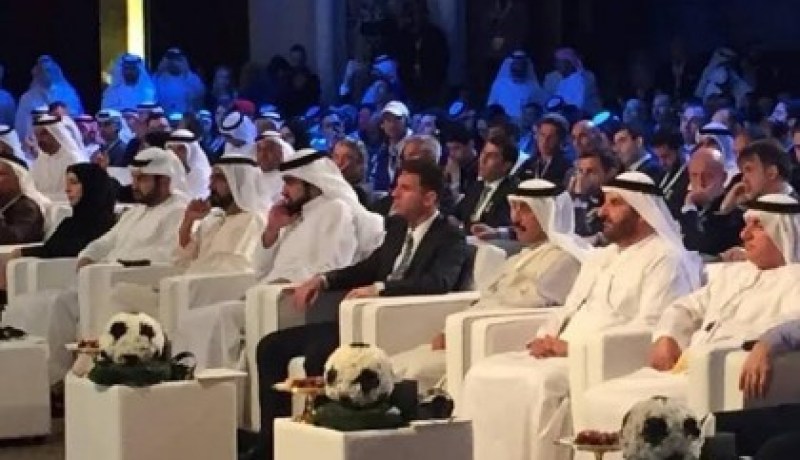 بالصور محمد بن راشد وميسي يحضران افتتاح مؤتمر دبي للاحتراف