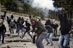 إصابة عشرات الفلسطينيين بالاختناق في مواجهات مع الجيش الإسرائيلي